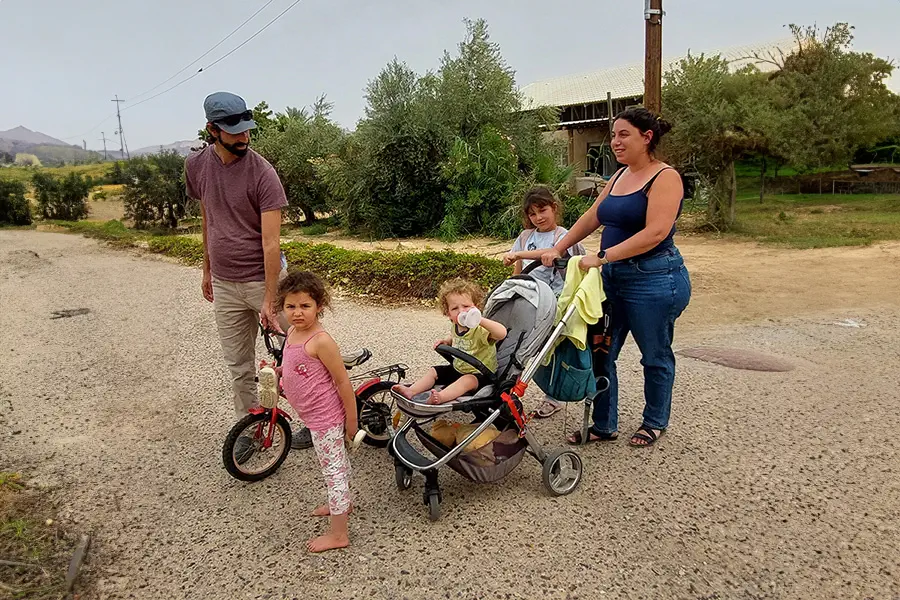 משפחה בקיבוץ קטורה